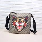 Gucci Angry Cat Print GG Supreme Flat Messenger Bag