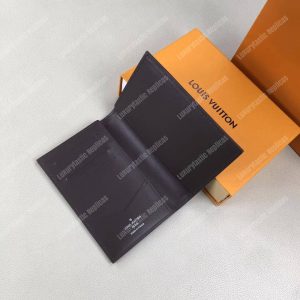 LV Passport Cover Utah Leather Marron - Image 10