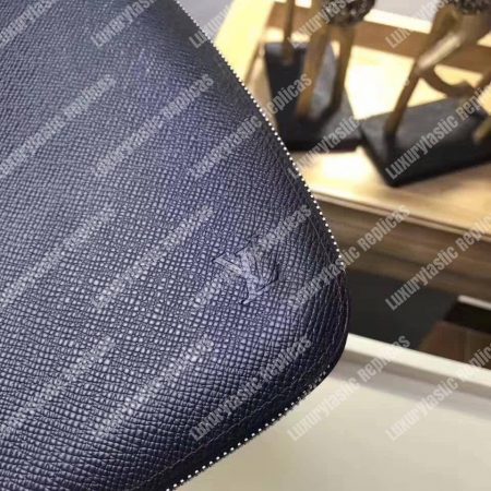 LV Taiga Organizer Atoll Wallet Black - Image 11