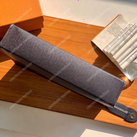 LV Pochette Voyage Black - Image 4