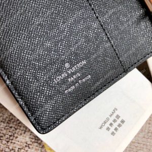 LV Small Ring Agenda Cover Taiga Leather - Image 6