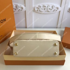 LV Capucines BB Vanile Ivory - Image 4