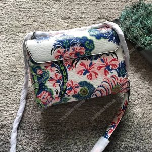 LV Twist MM Epi Leather - Image 9