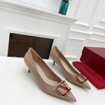 VALENTINO V BUCKLE PUMPS BEIGE 1W2S0FH8LAFGF9