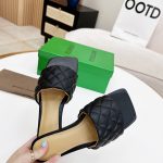 BOTTEGA VENETA PADDED FLAT SANDALS BLACK 627710V