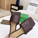 BOTTEGA VENETA PADDED FLAT SANDALS BURGUNDY 627710V