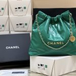 CHANEL 22 Handbag Green AS3261