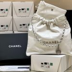 CHANEL 22 HANDBAG White AS3261