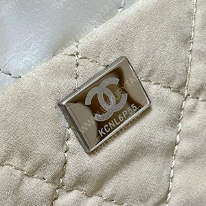 CHANEL 22 HANDBAG White AS3260 - Image 9