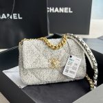 CHANEL 19 HANDBAG MULTICOLOR AS1161