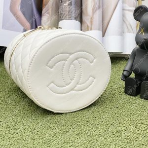 CHANEL VANITY CASE WHITE AS3707 - Image 4