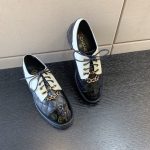 CHANEL SNEAKERS BLACK AND WHITE G39393
