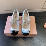 MIU MIU PATENT LEATHER PUMPS WHITE AND BLACK 5I248D