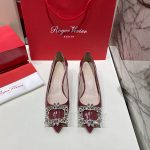 ROGER VIVIER TRES VIVIER EMBELLISHED LEATHER PUMPS PURPLE RVW51934