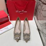 ROGER VIVIER TRES VIVIER EMBELLISHED LEATHER PUMPS NUDE RVW51934