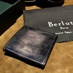 BERLUTI MAKORE SCRITTO LEATHER WALLET MULTICOLOR MAKORE_NEO-JOUR-V2